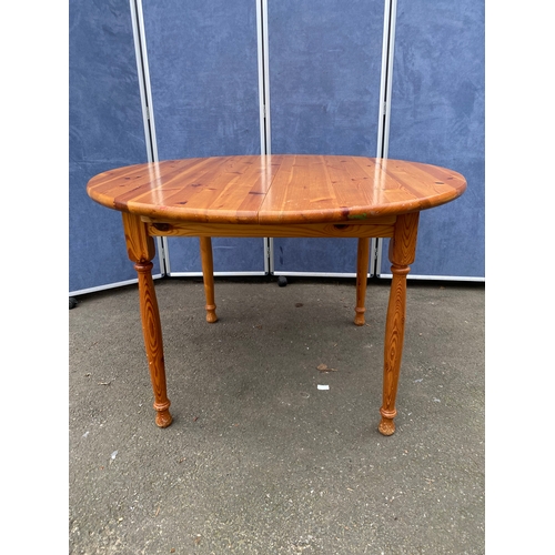 357 - Extendable pine table and four chairs. 

Please see images for dimensions.