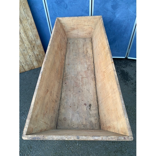 391 - Large Antique Pine Dough/Linen bin Trough

Dimensions - 23