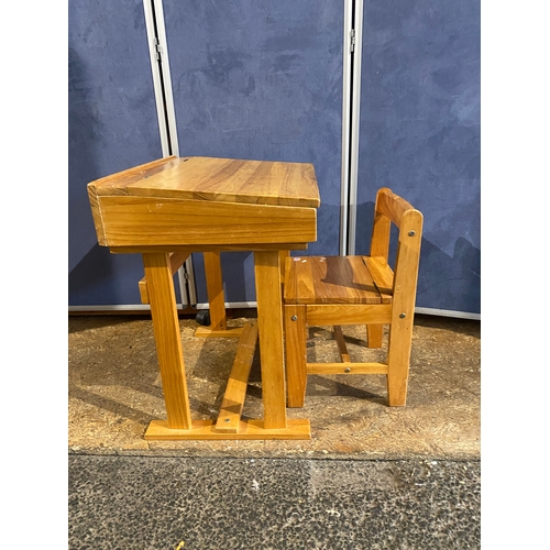 405 - Vintage Kids Lift up school desk and chair. 

Please see images for all dimensions.