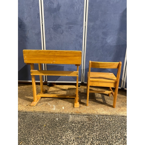 405 - Vintage Kids Lift up school desk and chair. 

Please see images for all dimensions.