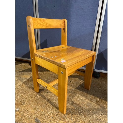 405 - Vintage Kids Lift up school desk and chair. 

Please see images for all dimensions.