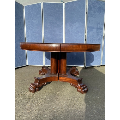 422 - Beautiful Antique extendable table with lion feet design and Eight ballon back chairs. 

Please see ... 