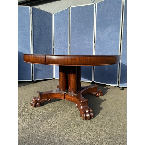 422 - Beautiful Antique extendable table with lion feet design and Eight ballon back chairs. 

Please see ... 