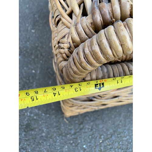 428 - Small wicker storage basket. 

Dimensions - 23