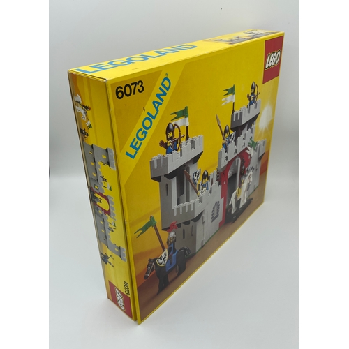 56 - Vintage Boxed Lego 6073 Knights Castle w/ Instructions / Pieces