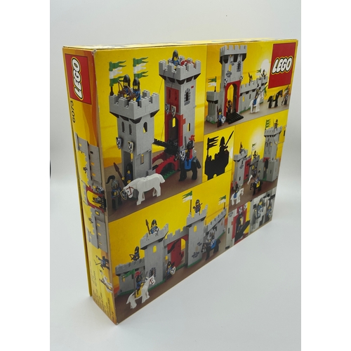 56 - Vintage Boxed Lego 6073 Knights Castle w/ Instructions / Pieces