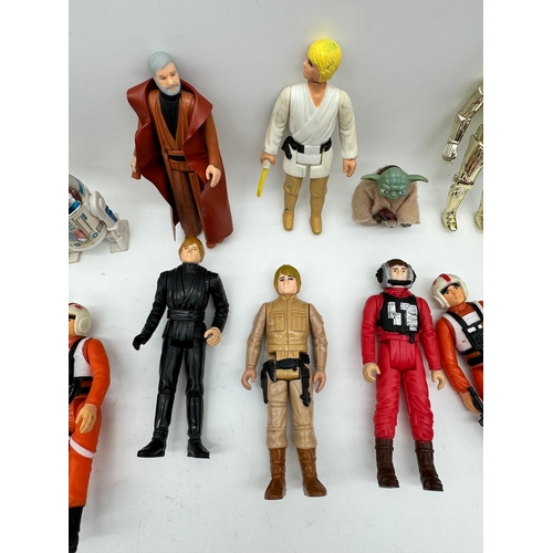 123 - Vintage 1970/80's Kenner Star Wars Figures inc Luke Skywalker, R2D2, C3P0, Yoda, Han Solo, Chewbacca... 