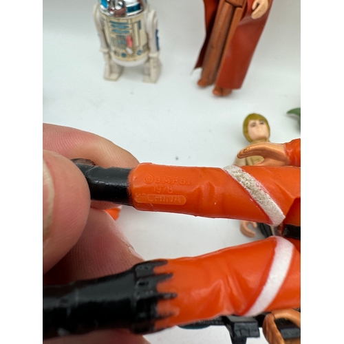 123 - Vintage 1970/80's Kenner Star Wars Figures inc Luke Skywalker, R2D2, C3P0, Yoda, Han Solo, Chewbacca... 