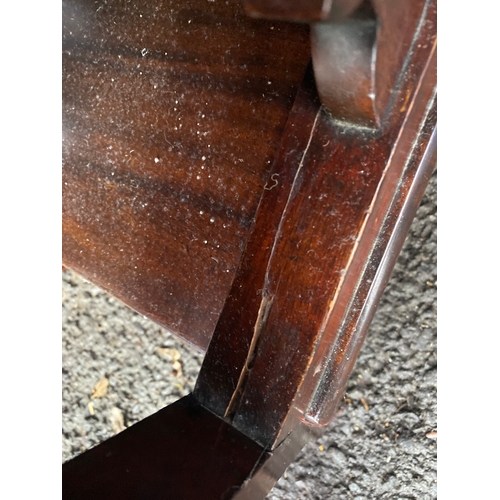 332 - Antique drop leaf/gate leg table.

See images for all dimensions.