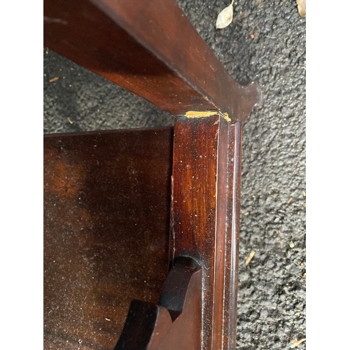 332 - Antique drop leaf/gate leg table.

See images for all dimensions.