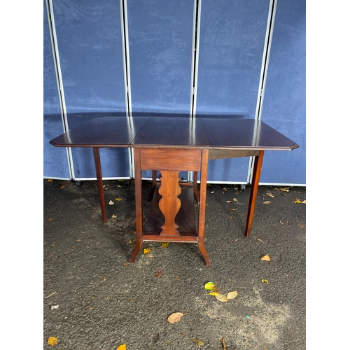 332 - Antique drop leaf/gate leg table.

See images for all dimensions.