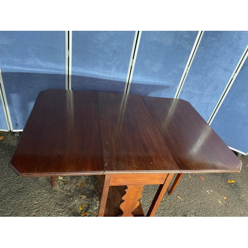 332 - Antique drop leaf/gate leg table.

See images for all dimensions.