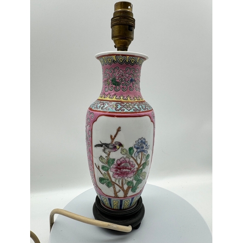 109 - Vintage hand-painted oriental lamp - 29cm