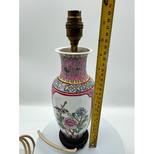 109 - Vintage hand-painted oriental lamp - 29cm