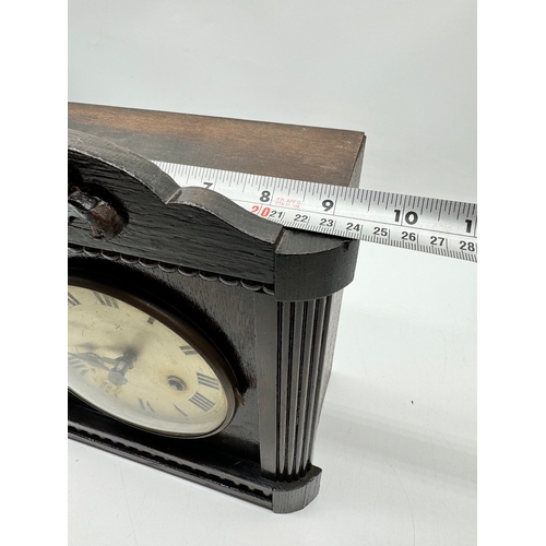 147 - Early H.A.C 20th century oak cased mantle clock with key / spare spring 
Model 174/38
24cm x 26.5cm ... 