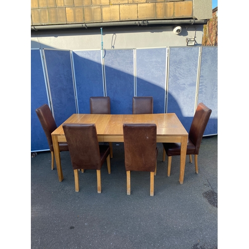 433 - Extendable oak table and six brown leather chairs.

Please see images for all dimensions.