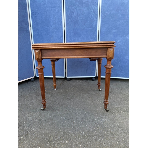 436 - Antique extendable games table. 

Please see images for dimensions.