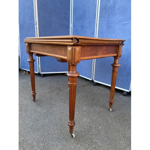 436 - Antique extendable games table. 

Please see images for dimensions.