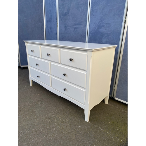 437 - Lovely modern white bank of seven drawers

Dimensions - 47.5