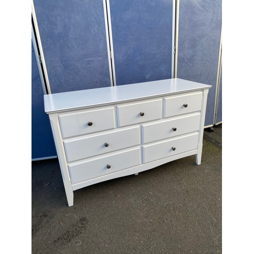 437 - Lovely modern white bank of seven drawers

Dimensions - 47.5