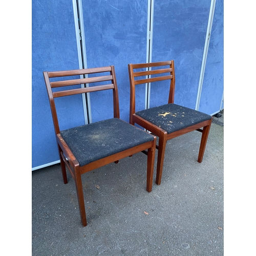 443 - A pair of Mid-century dining chairs by Hunts

Dimensions - 18