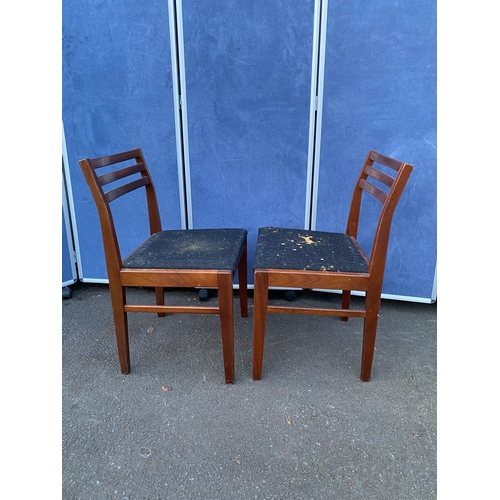 443 - A pair of Mid-century dining chairs by Hunts

Dimensions - 18