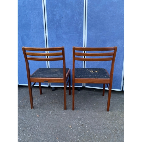 443 - A pair of Mid-century dining chairs by Hunts

Dimensions - 18