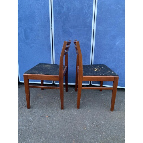 443 - A pair of Mid-century dining chairs by Hunts

Dimensions - 18