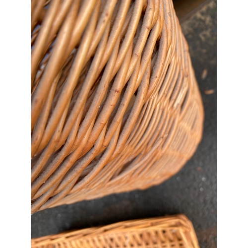 447 - A collection of wicker baskets. 

Dimensions of largest in images for reference.