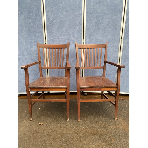 453 - A pair of antique dining/carver chairs. 

Dimensions - 22