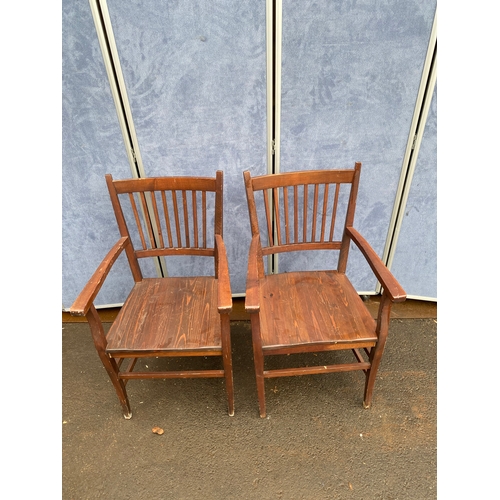 453 - A pair of antique dining/carver chairs. 

Dimensions - 22