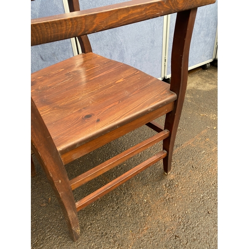 453 - A pair of antique dining/carver chairs. 

Dimensions - 22