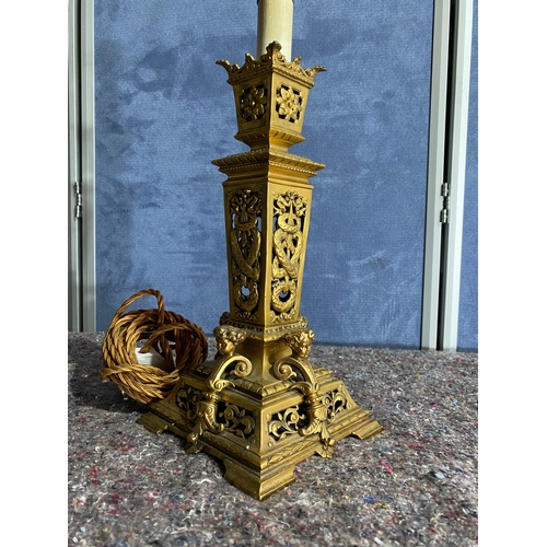 465 - A beautiful French style gilt brass table lamp.