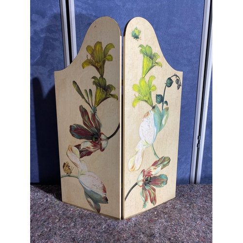 509 - Vintage wooden folding screen. 

Dimensions - 22