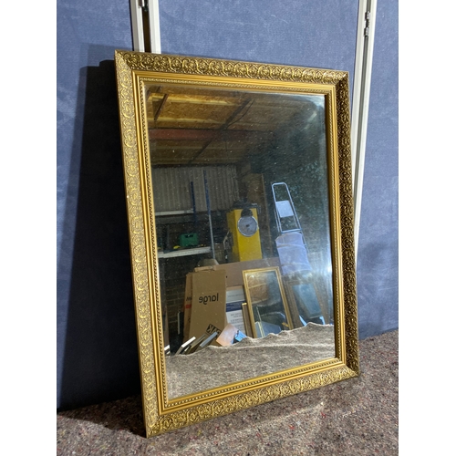 510 - Lovely bevelled edge gilt framed mirror. 

Dimensions - 24