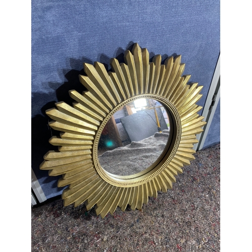 571 - Interesting modern Sun style mirror. 

Dimensions - 18.5