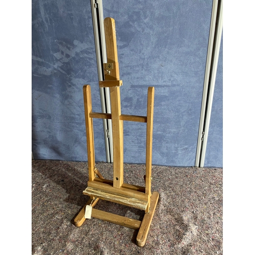 582 - Vintage small table top wooden Daler Rowney art easel. 

Dimensions - 34.5