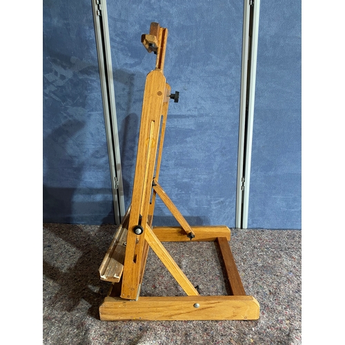 583 - Vintage small table top wooden art easel. 

Dimensions - 22