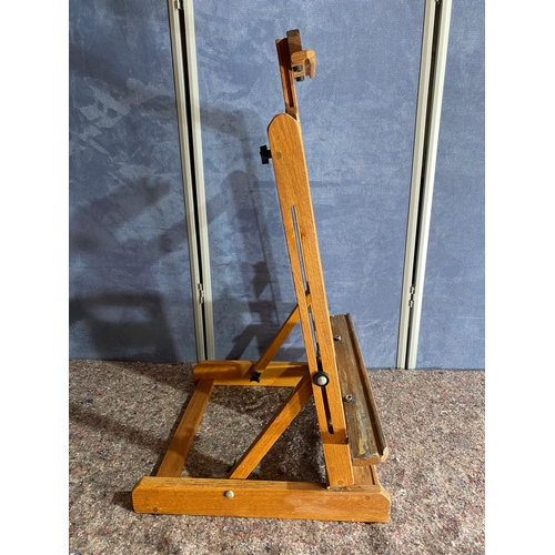 583 - Vintage small table top wooden art easel. 

Dimensions - 22