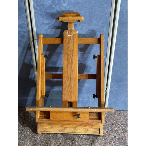 583 - Vintage small table top wooden art easel. 

Dimensions - 22