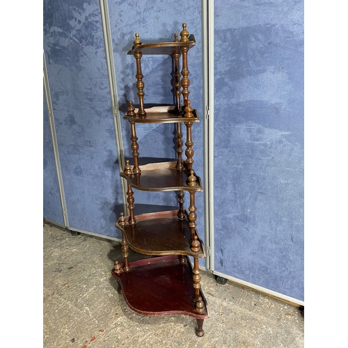 588 - Vintage mahogany corner shelving unit / whatnot

Dimensions - 23.5