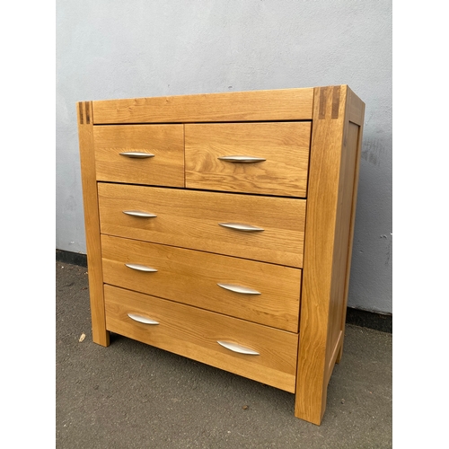 594 - Modern Solid Oak two over three chest of drawers

Dimensions - 37.5