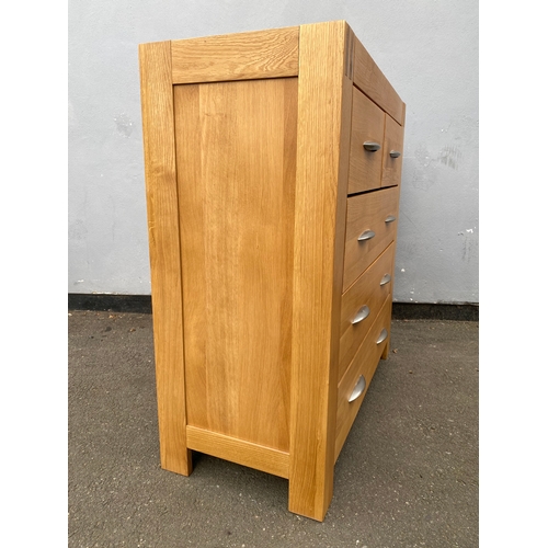 594 - Modern Solid Oak two over three chest of drawers

Dimensions - 37.5