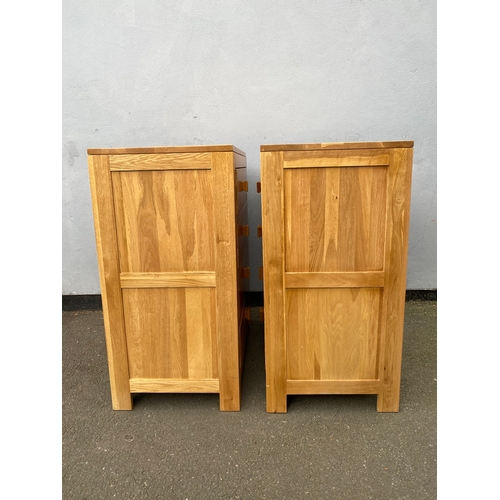 596 - Pair of modern Solid Oak Chest of drawers. 

Dimensions - 31