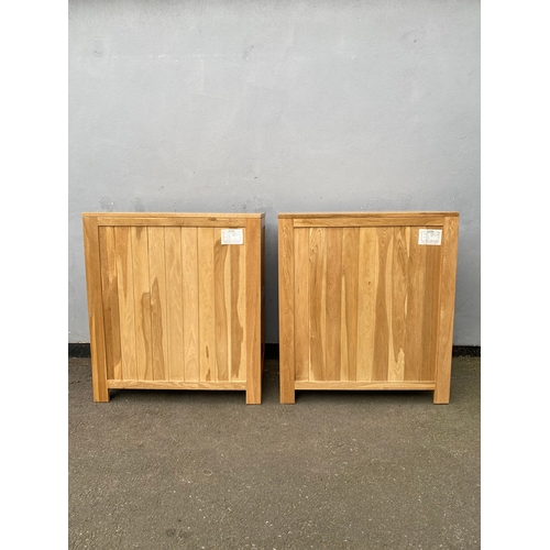 596 - Pair of modern Solid Oak Chest of drawers. 

Dimensions - 31