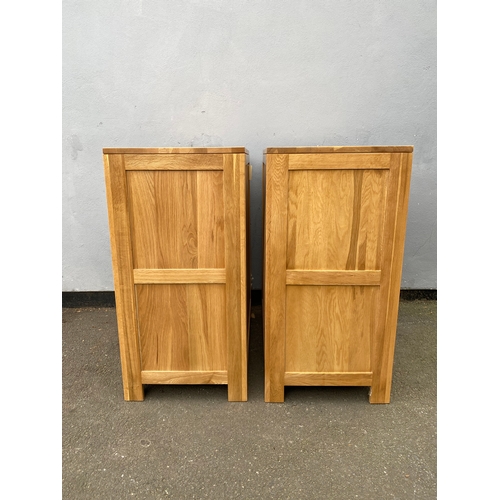 596 - Pair of modern Solid Oak Chest of drawers. 

Dimensions - 31