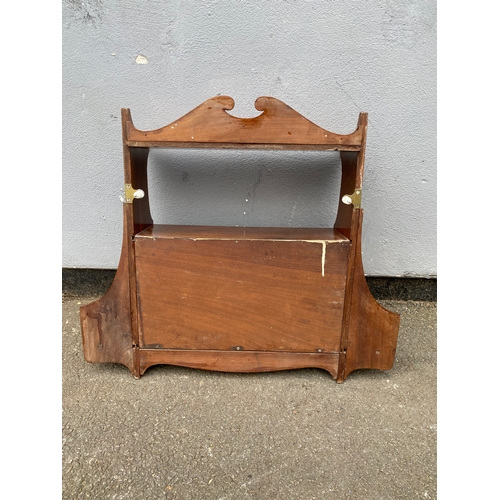 601 - Vintage wall hanging shelf.

Dimensions - 27