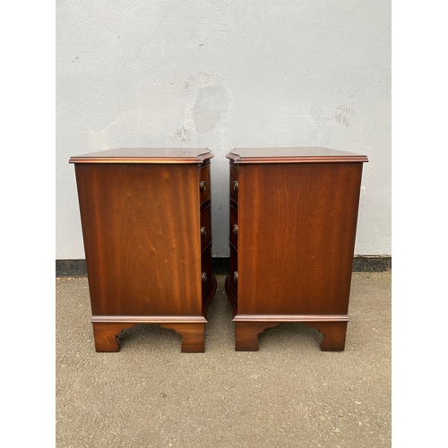 603 - A pair of Bevan Funnell Reprodux bedside chest of three drawers. 

Dimensions - 16.5