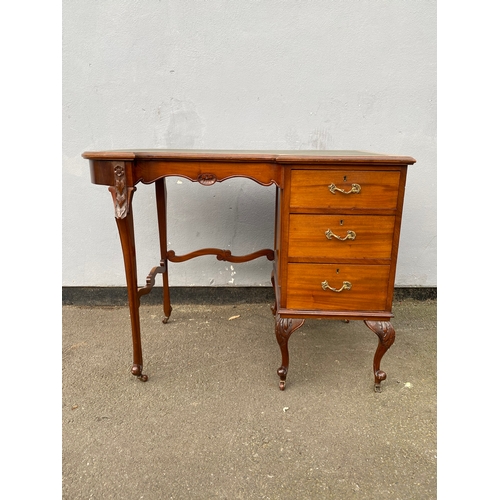 611 - Elegant Antique Ladies Writing Table / Desk with green leather top 

Dimensions - 40