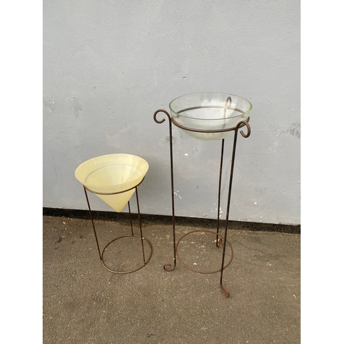 615 - A pair of interesting metal garden pieces. 

Please see images for dimensions of largest for referen... 